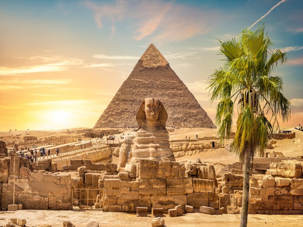 古代エジプトは、紀元前33世紀から紀元前523年まで続いた文明で、医学や美容に関する高度な知識を持っていました。特に、古代エジプトの女王であるクレオパトラは、その美しさと魅力で知られていますが、彼女はどのような美容法を行っていたのでしょうか？この記事では、古代エジプトの美容術の歴史と、クレオパトラが実践していたと伝えられる美容法を紹介します。